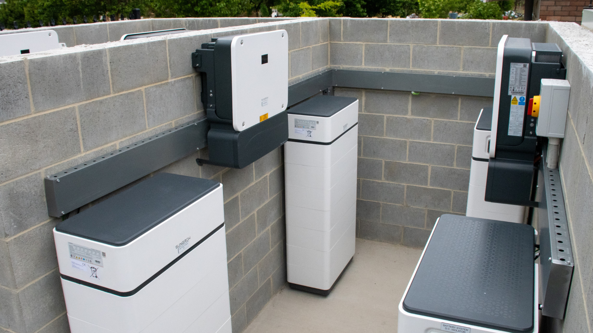 Mount Stromlo High School powers up with new battery installation Main Image